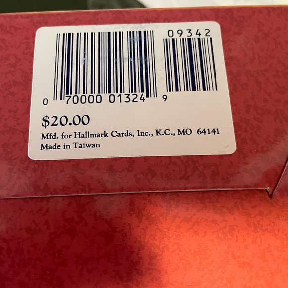 Bride and Groom Tender Touches Hallmark Figurine - Picture 5 of 6